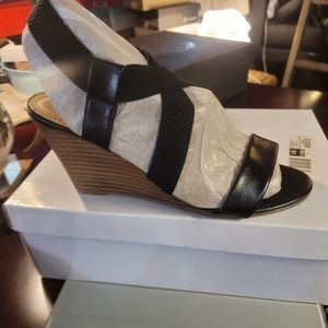 REPORT SINCLAIR BLACK STRAPPY WEDGE SANDALS NEW SIZE 8